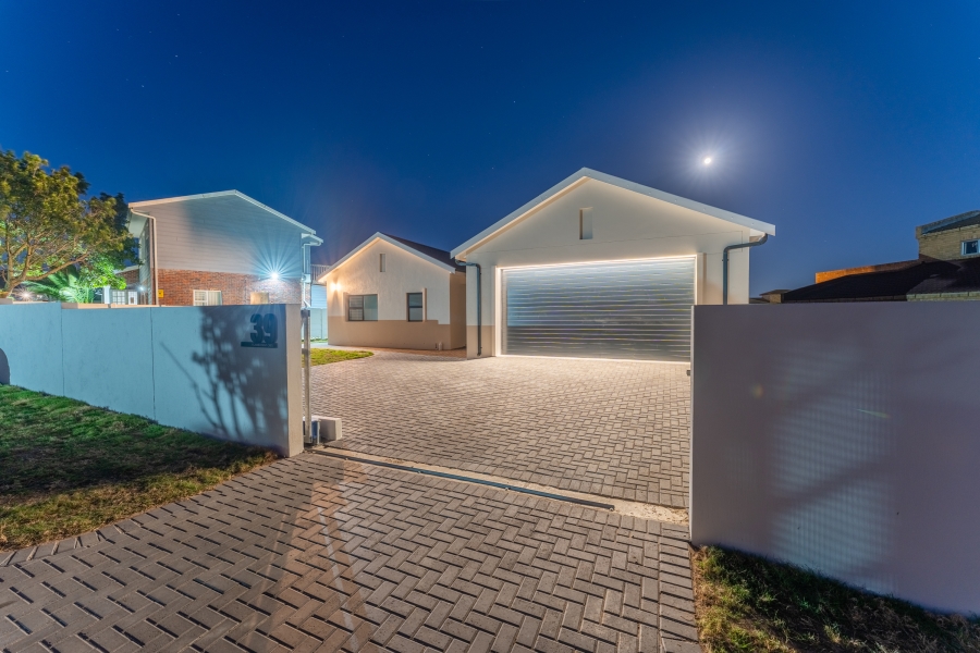 3 Bedroom Property for Sale in Wavecrest Eastern Cape